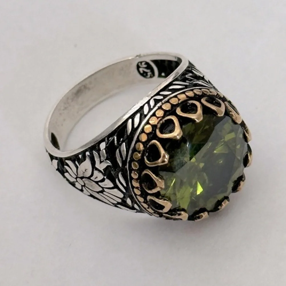 925 Silver size 11 green ring